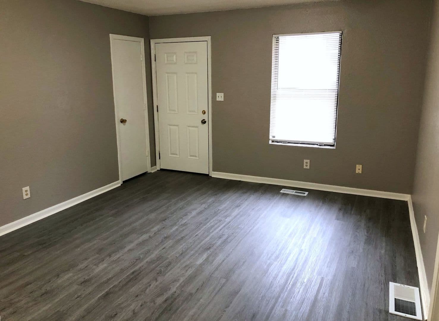 Leavenworth Apartment: 418 Pottawatomie St