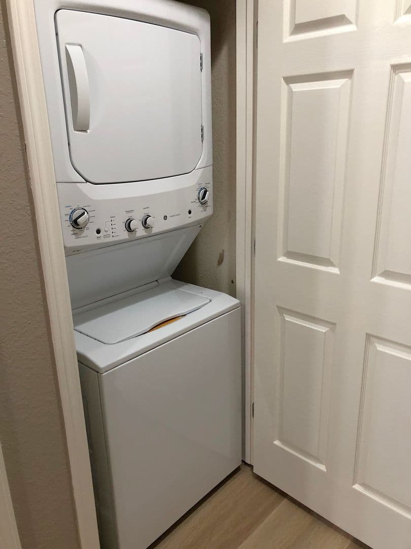 Leavenworth Apartment: 104 Logan Street