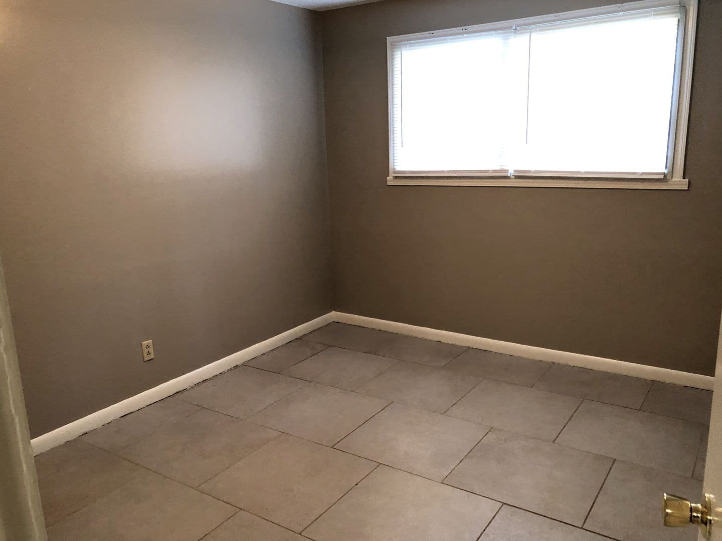 Leavenworth Apartment: 711 N. 13th Terr
