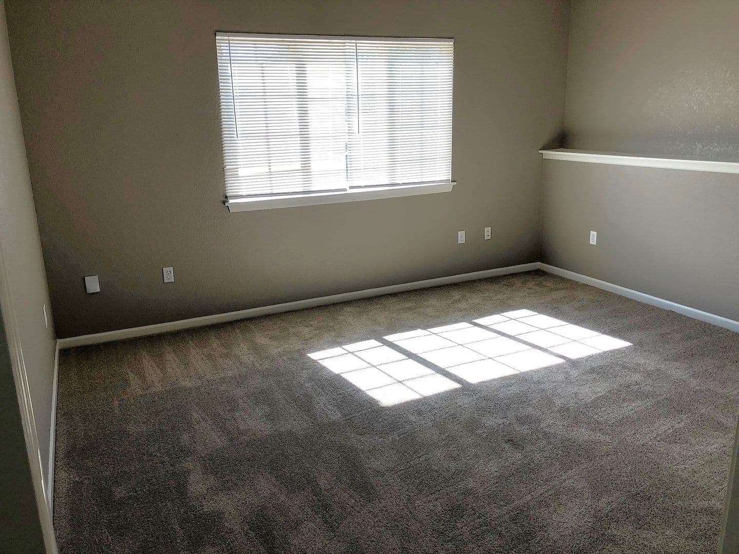 Leavenworth Apartment: 104 Logan Street