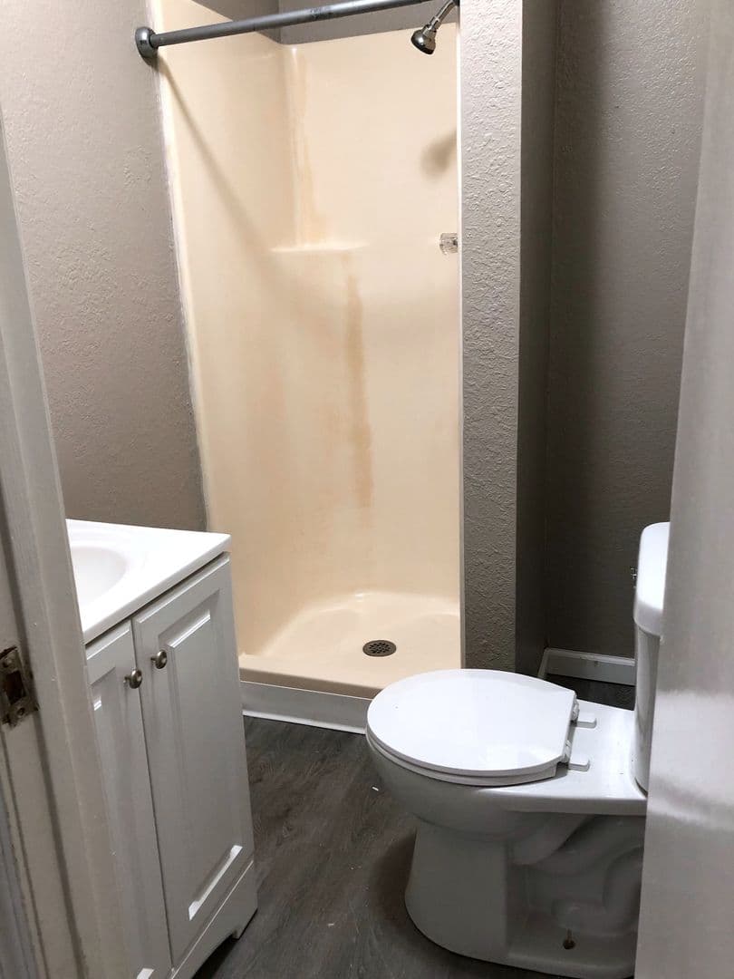 Leavenworth Apartment: 418 Pottawatomie St