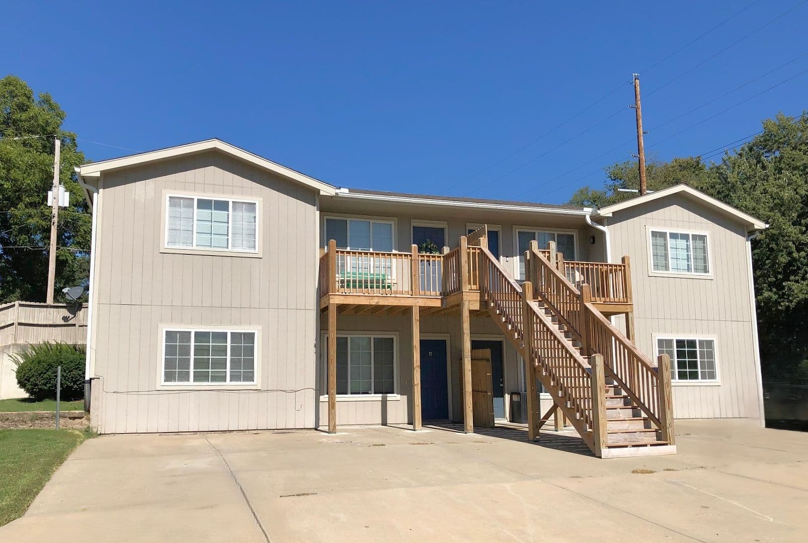 Leavenworth Apartment: 104 Logan Street