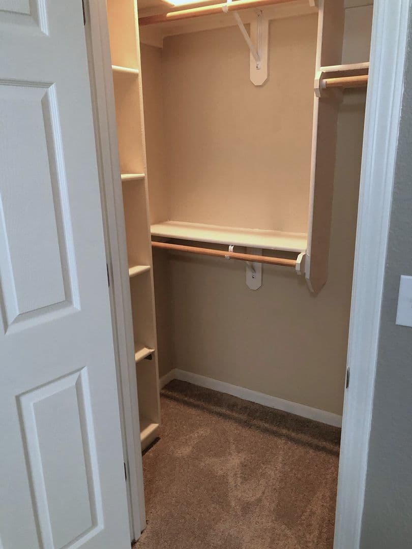 Leavenworth Apartment: 104 Logan Street