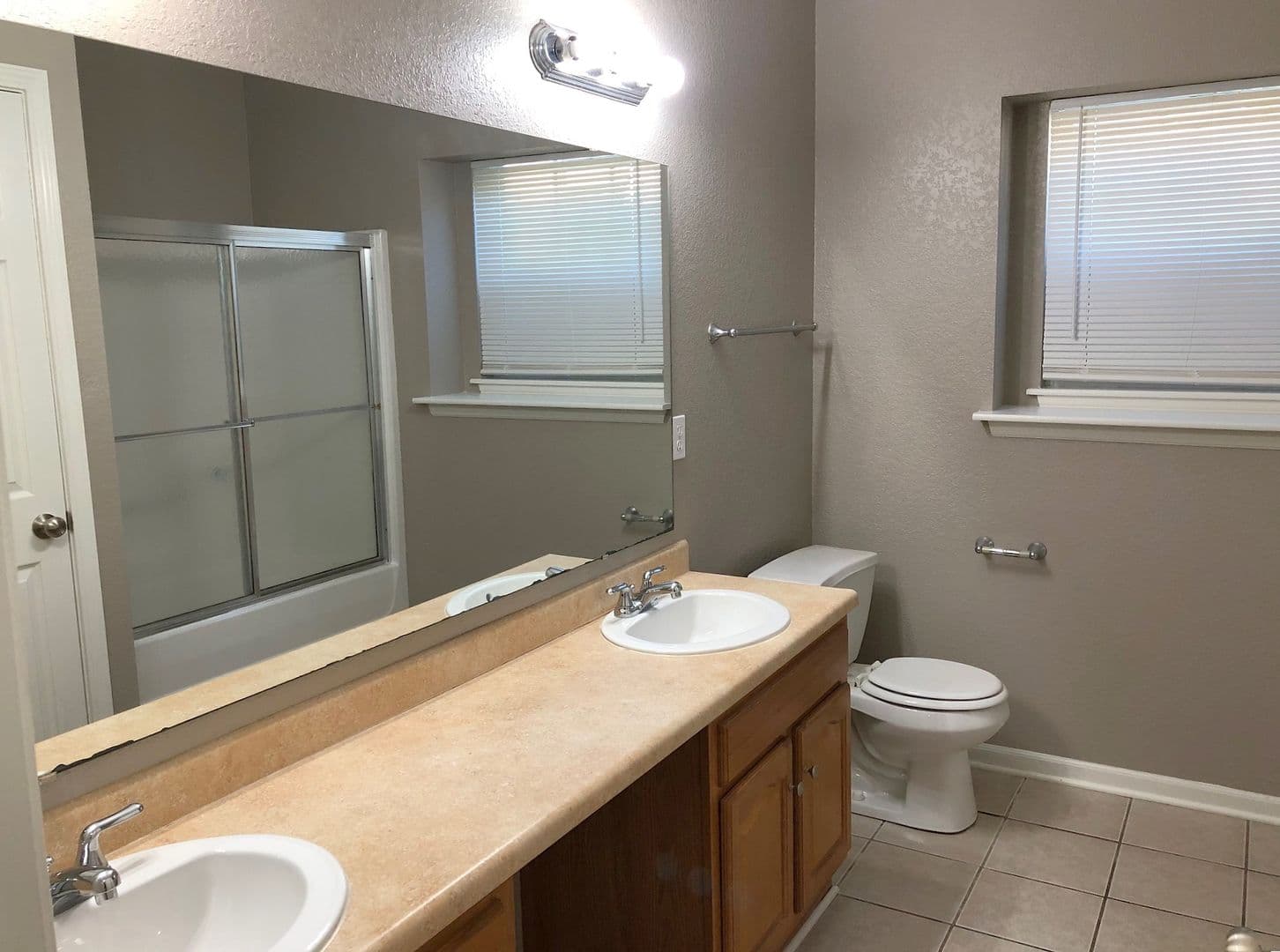 Leavenworth Apartment: 104 Logan Street