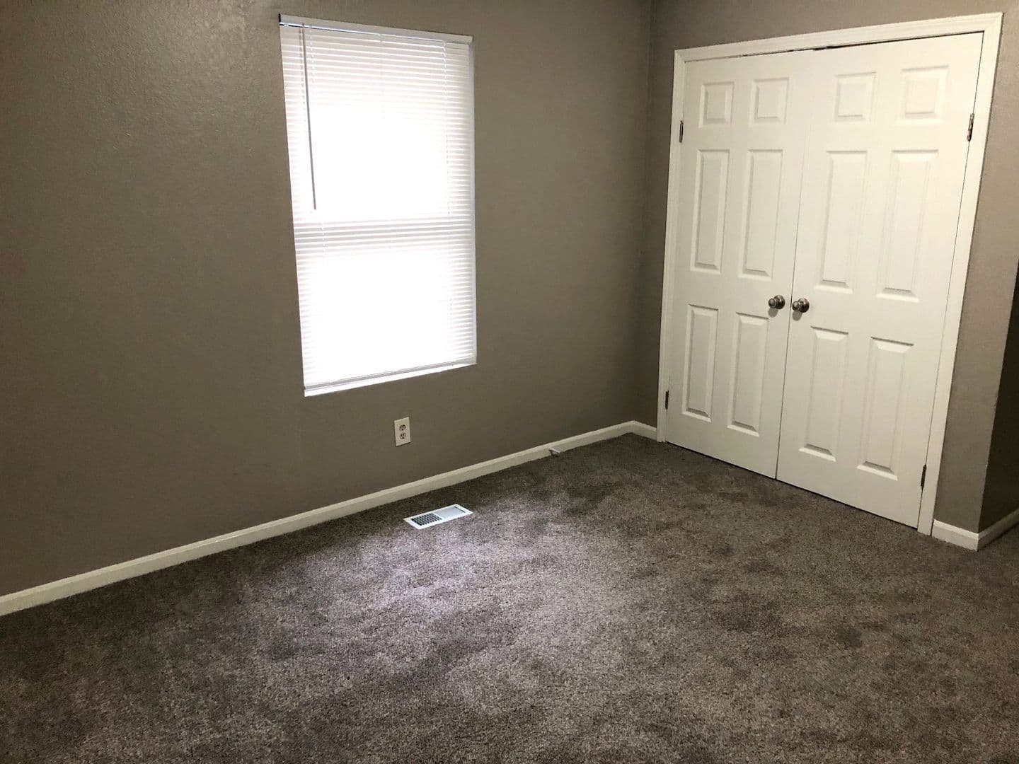 Leavenworth Apartment: 418 Pottawatomie St