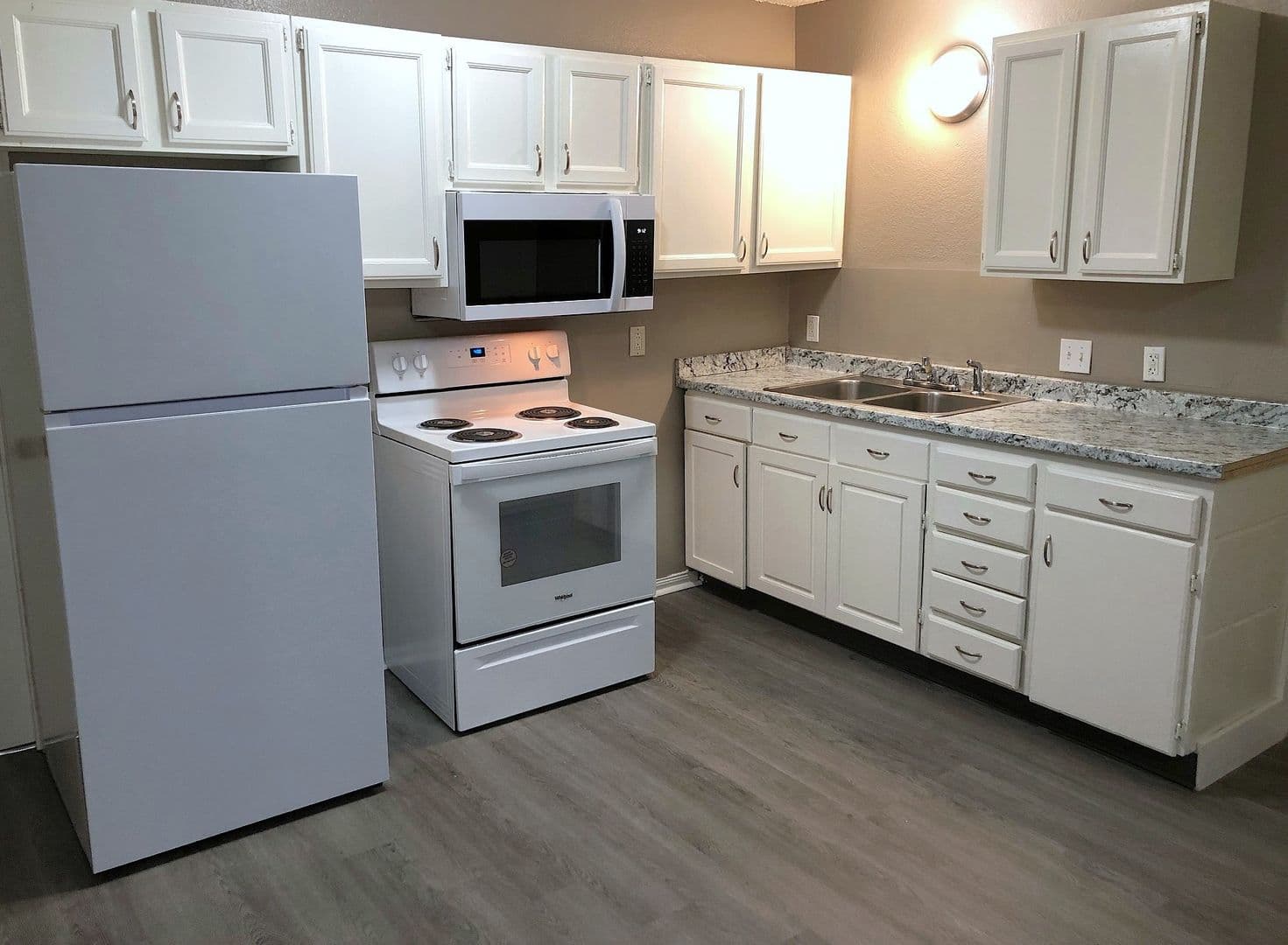 Leavenworth Apartment: 418 Pottawatomie St