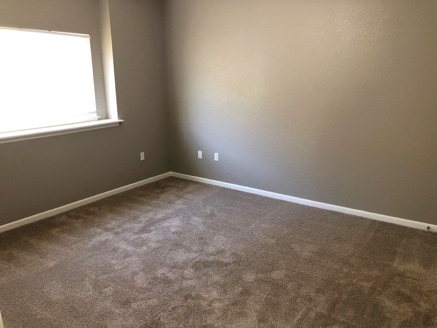 Leavenworth Apartment: 104 Logan Street