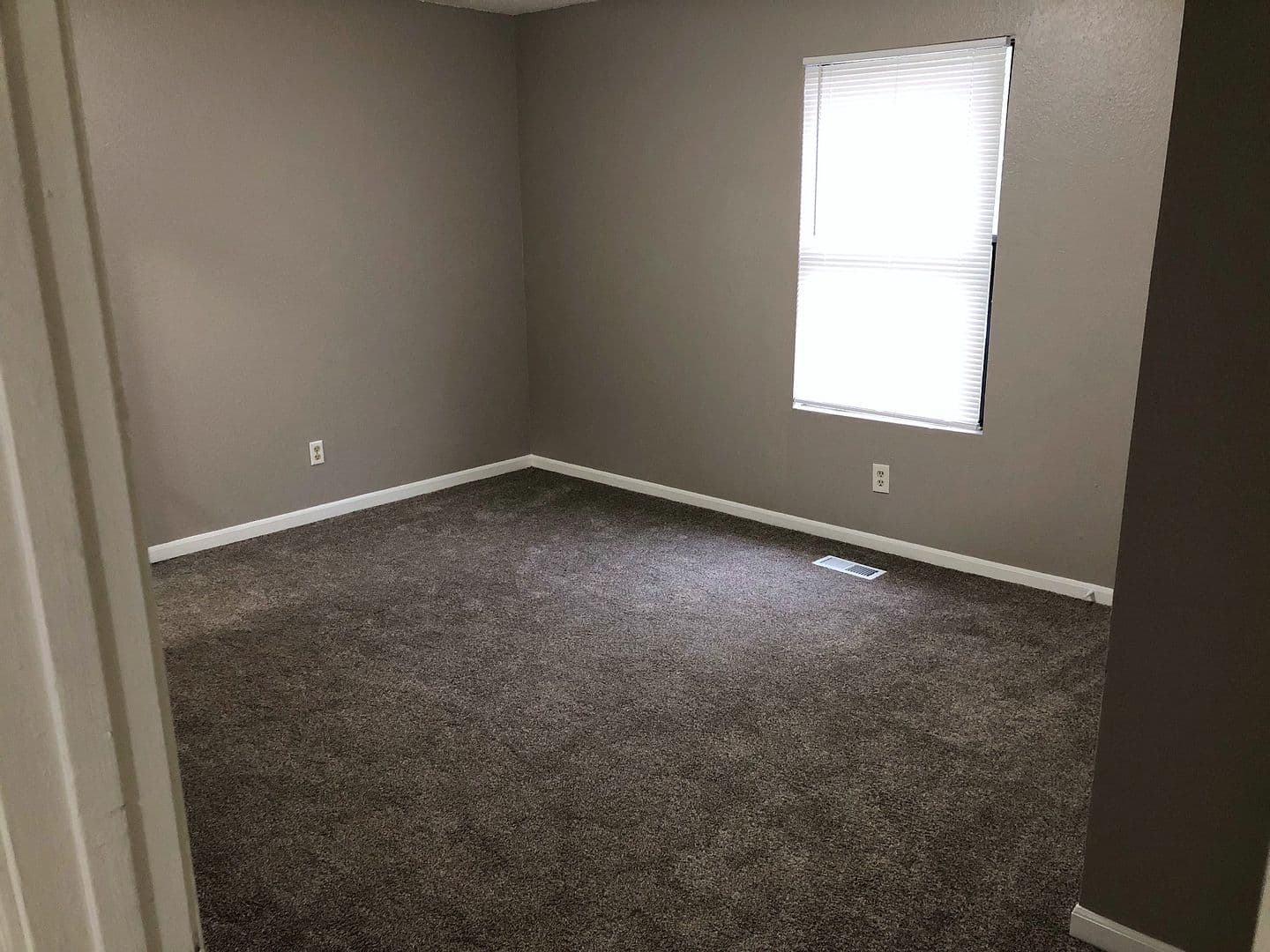 Leavenworth Apartment: 418 Pottawatomie St