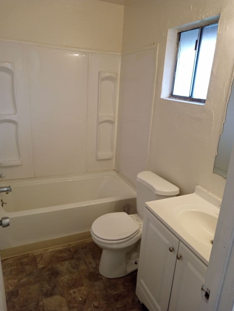 Merced Apartment: 181 E 16th St