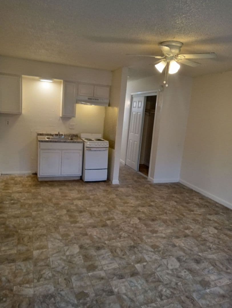 Merced Apartment: 181 E 16th St
