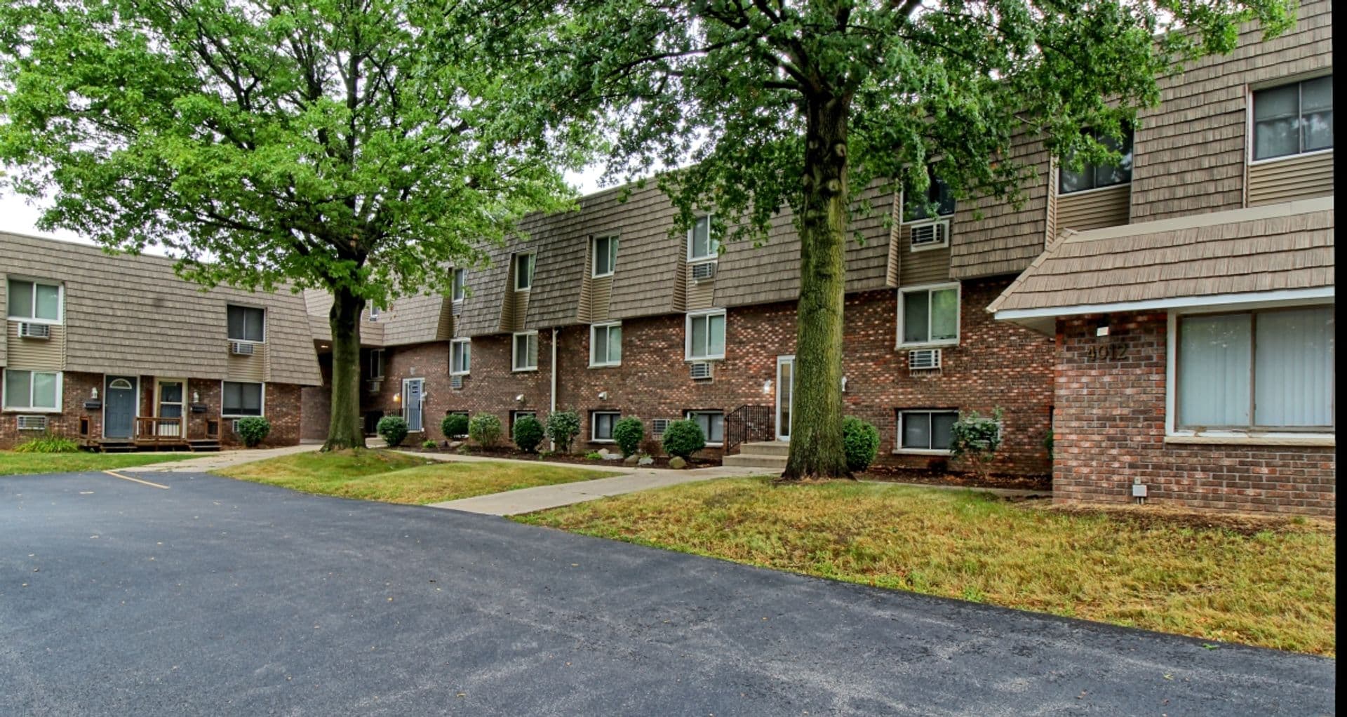 Loves Park Apartment: 4012 Renn Hart Hills Rd