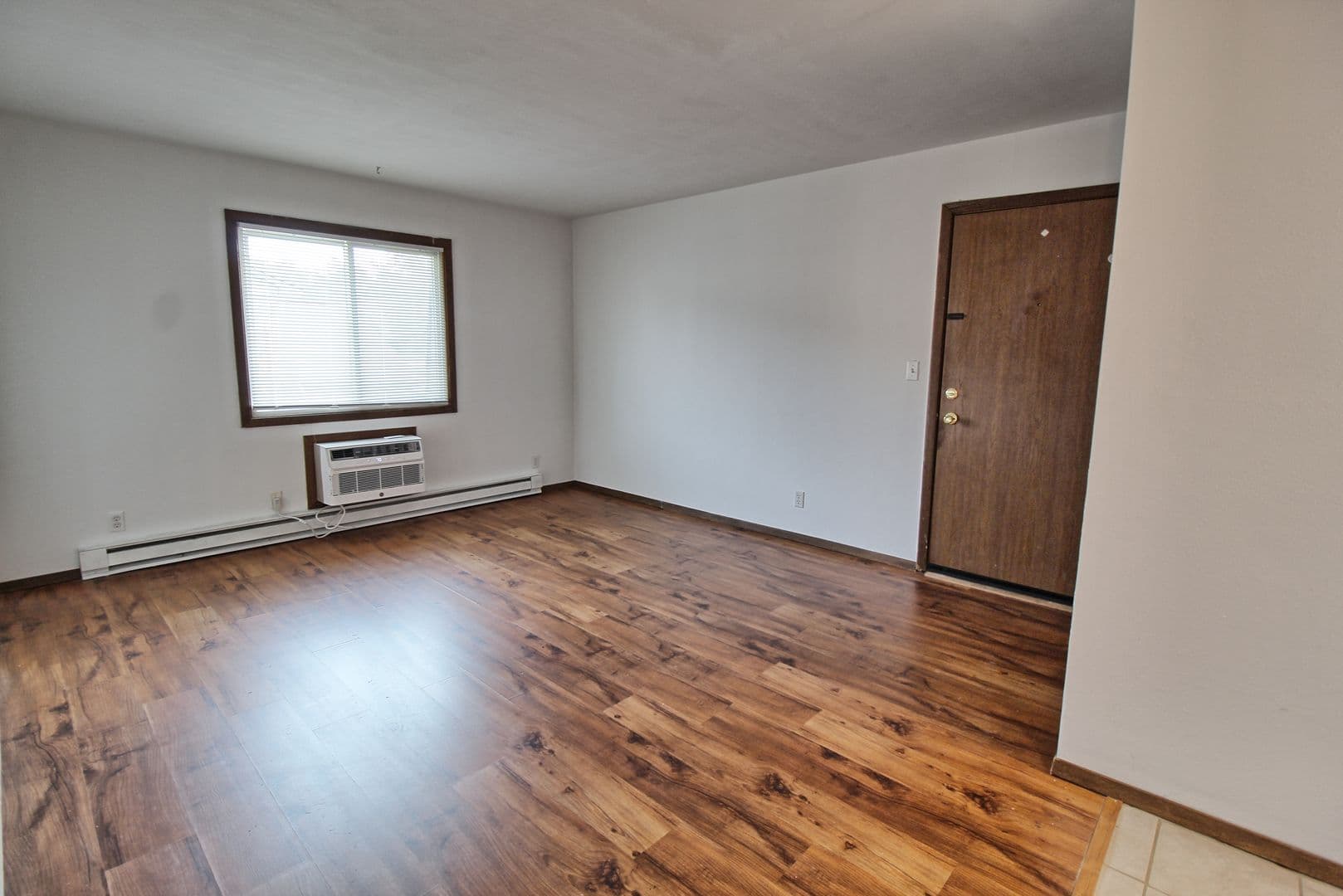 Loves Park Apartment: 4012 Renn Hart Hills Rd