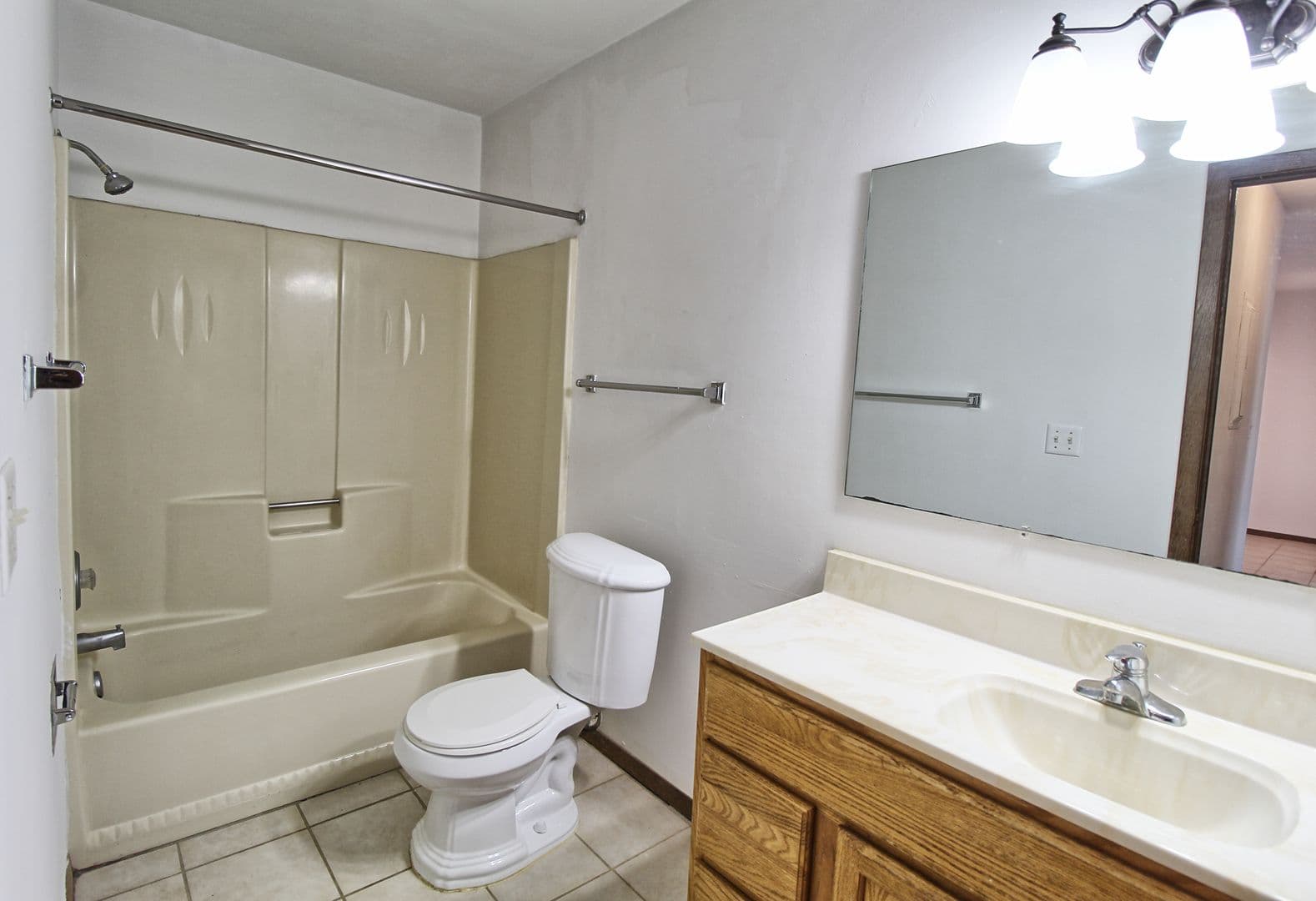 Loves Park Apartment: 4012 Renn Hart Hills Rd