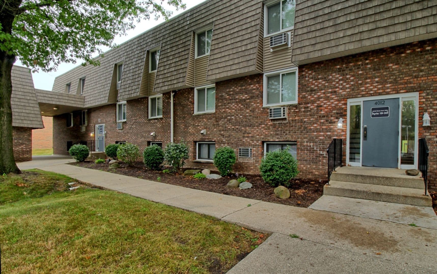 Loves Park Apartment: 4012 Renn Hart Hills Rd