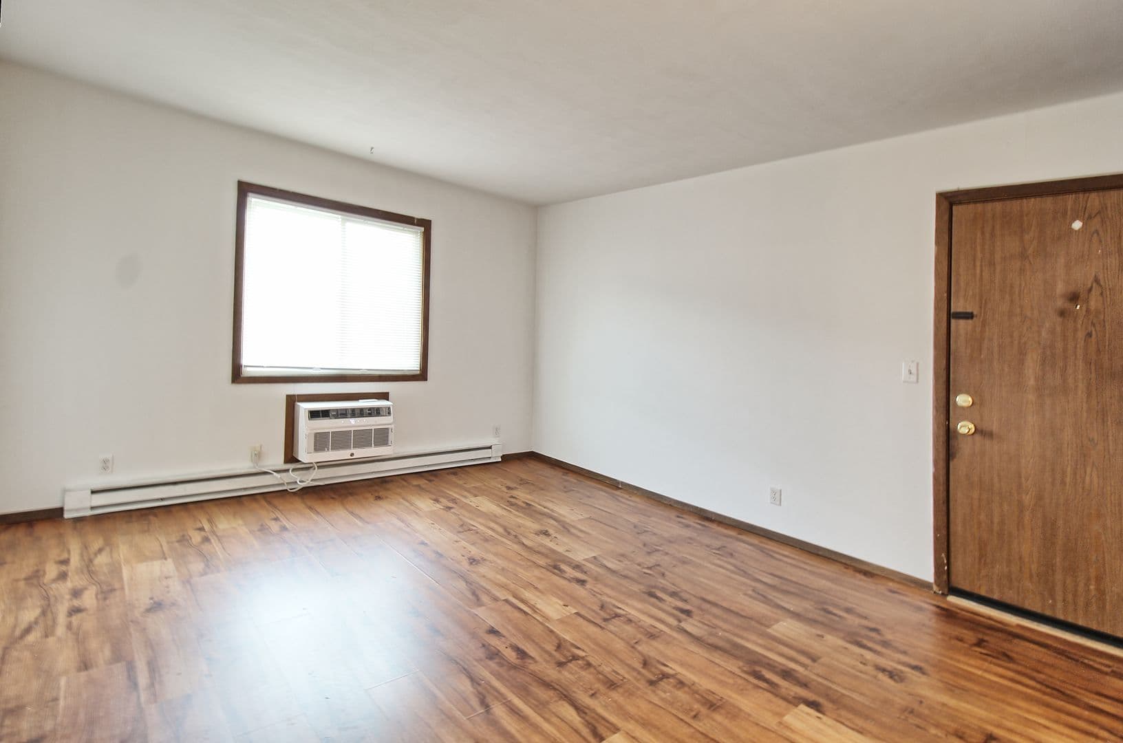 Loves Park Apartment: 4012 Renn Hart Hills Rd