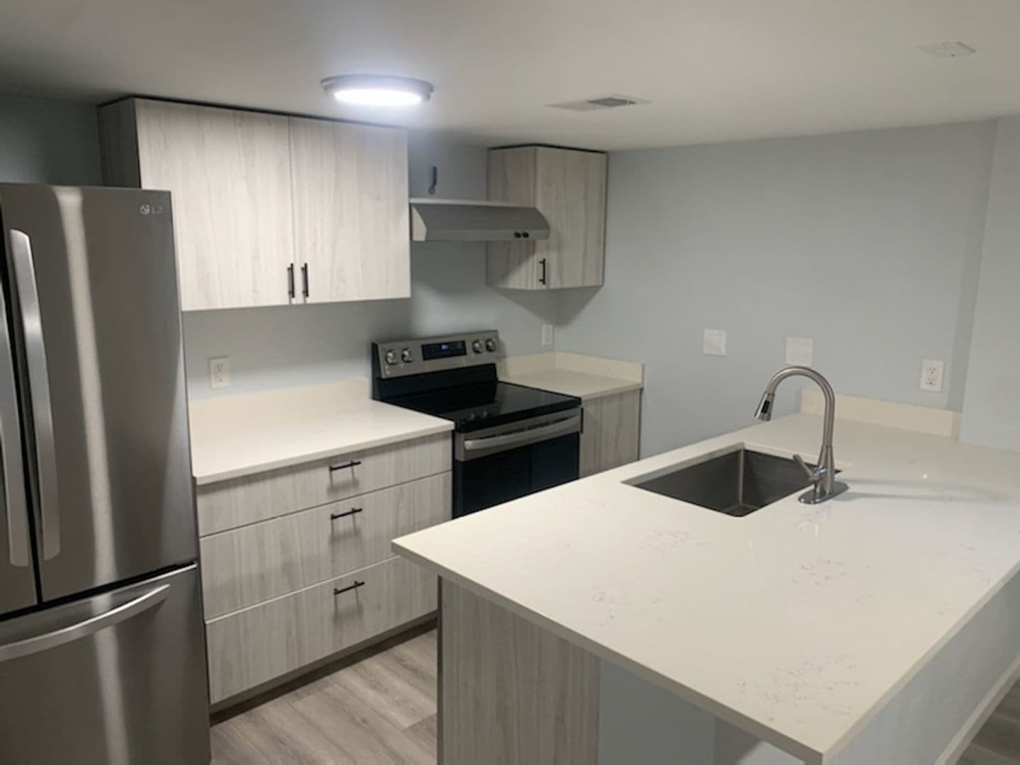 Aurora Apartment: 1950 1/2 Beeler St.