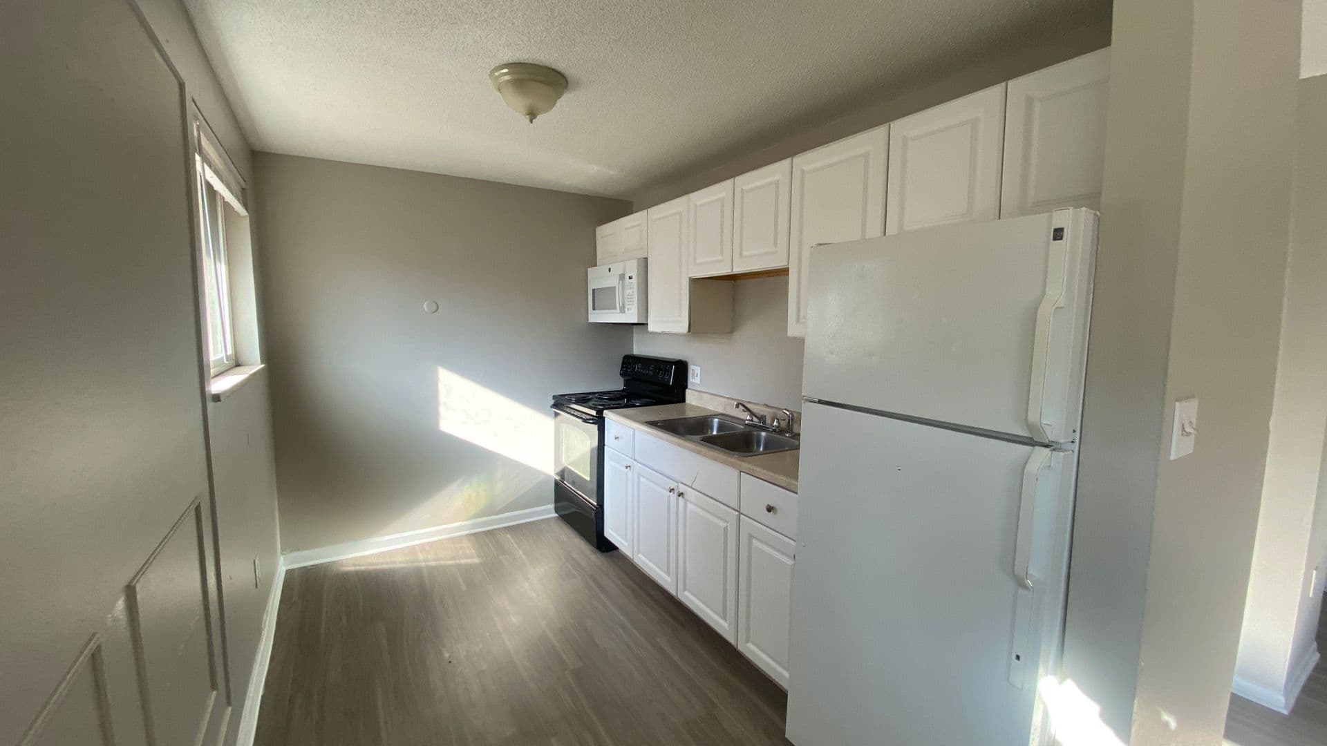 Aurora Apartment: 1588 Macon St #201