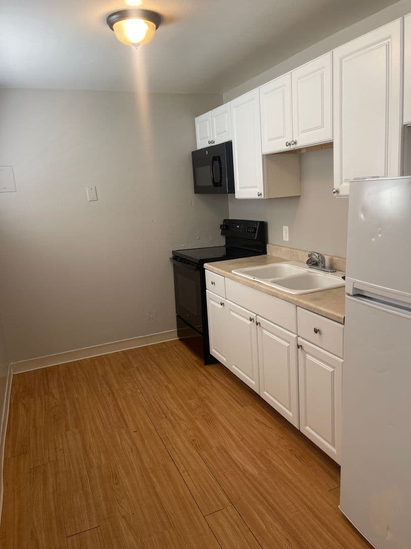 Aurora Apartment: 1588 Macon St #101