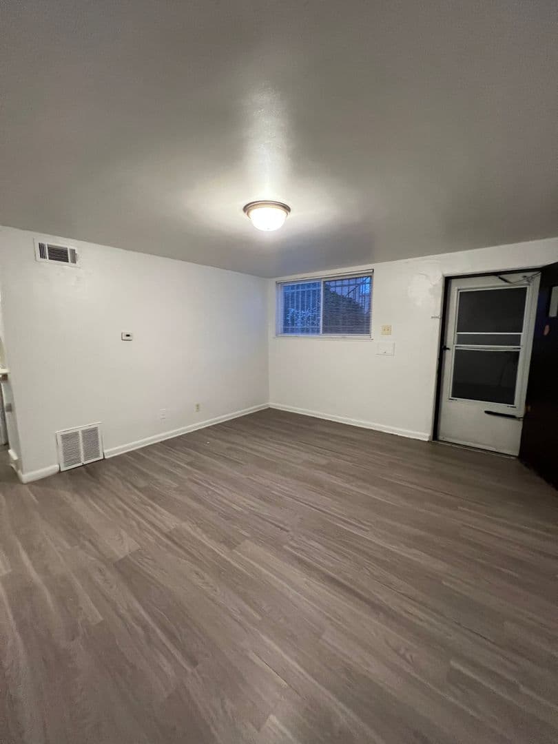 Aurora Apartment: 1434 Joliet St