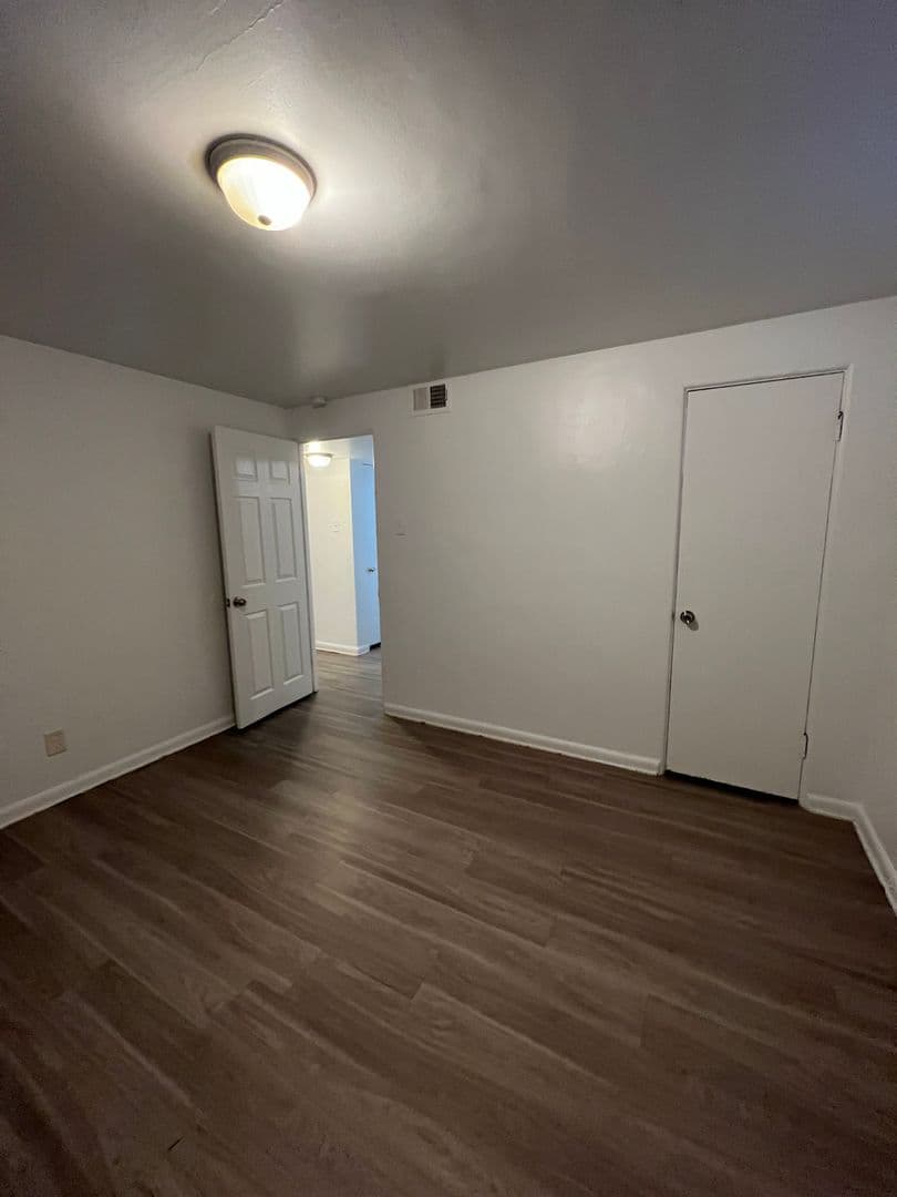 Aurora Apartment: 1434 Joliet St