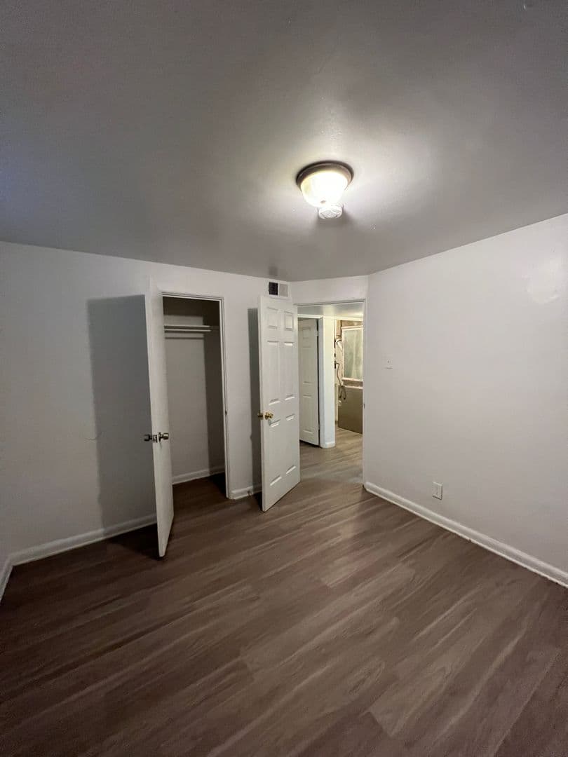 Aurora Apartment: 1434 Joliet St