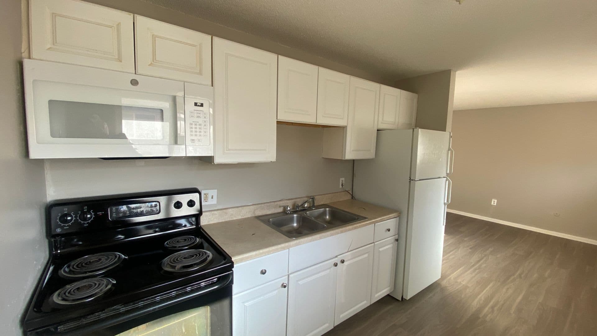Aurora Apartment: 1588 Macon St #201