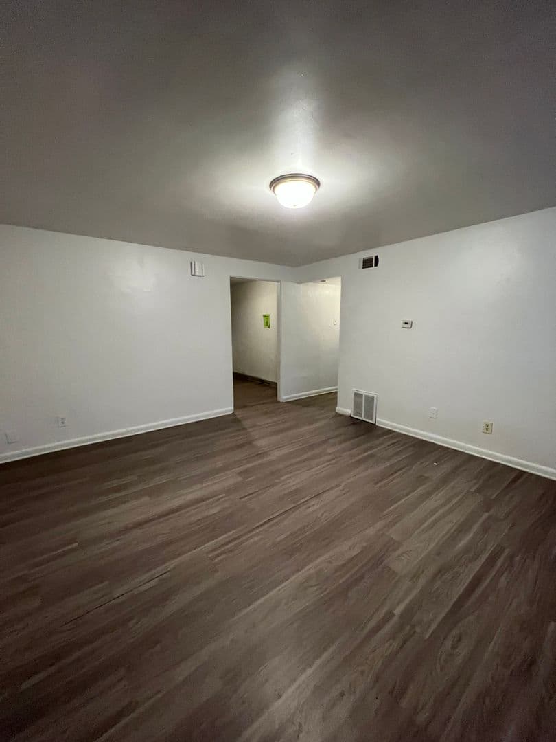 Aurora Apartment: 1434 Joliet St