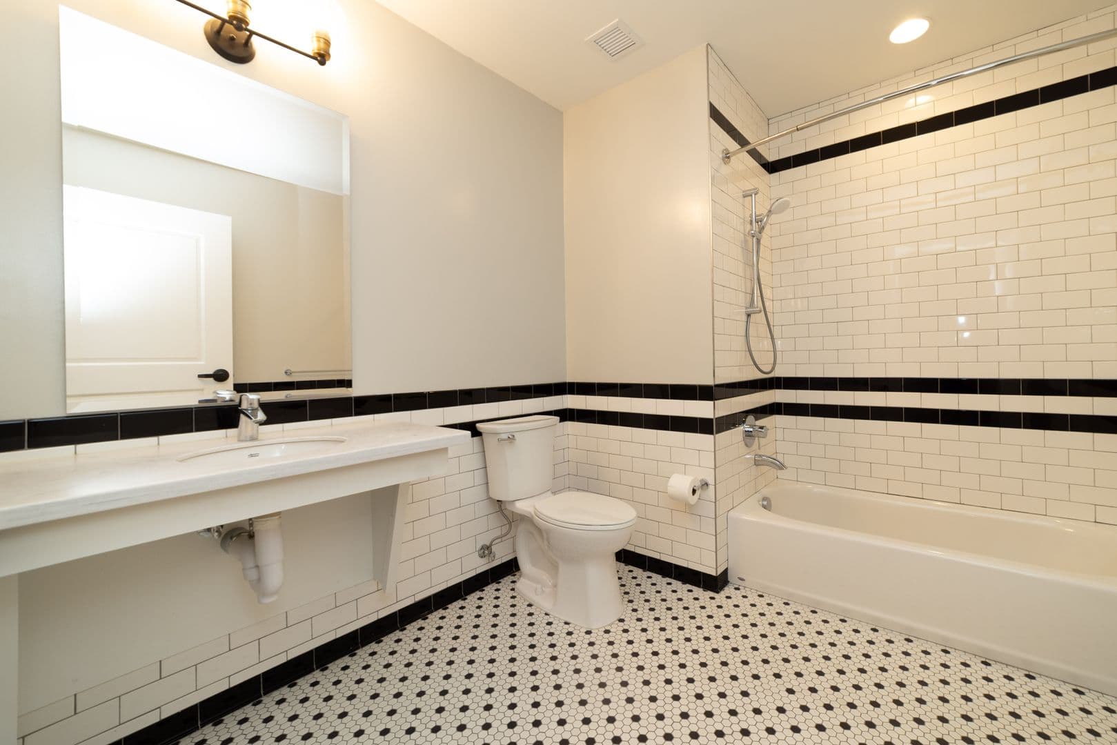 Erie Apartment: 32 North Park Row