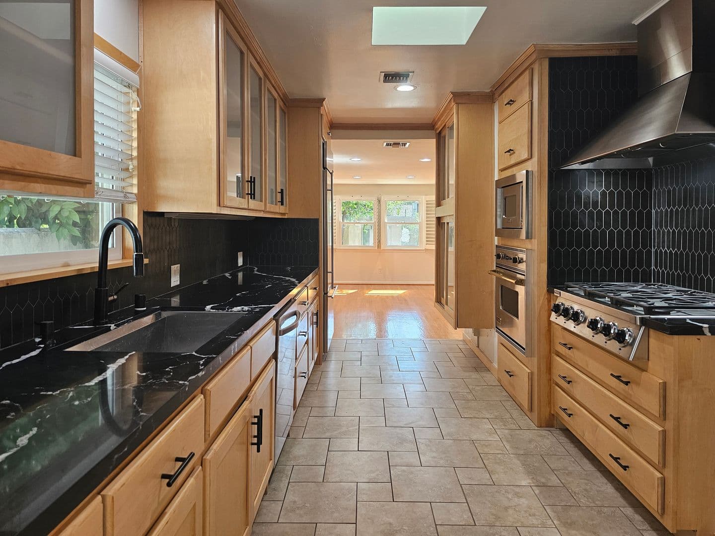Woodland Hills House: 4559 Don Pio Dr