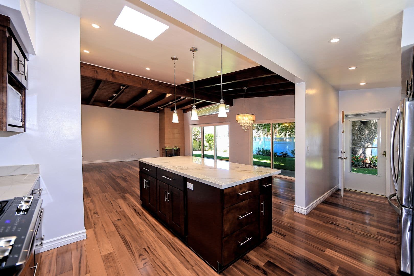 Encino House: 5754 Wish Ave