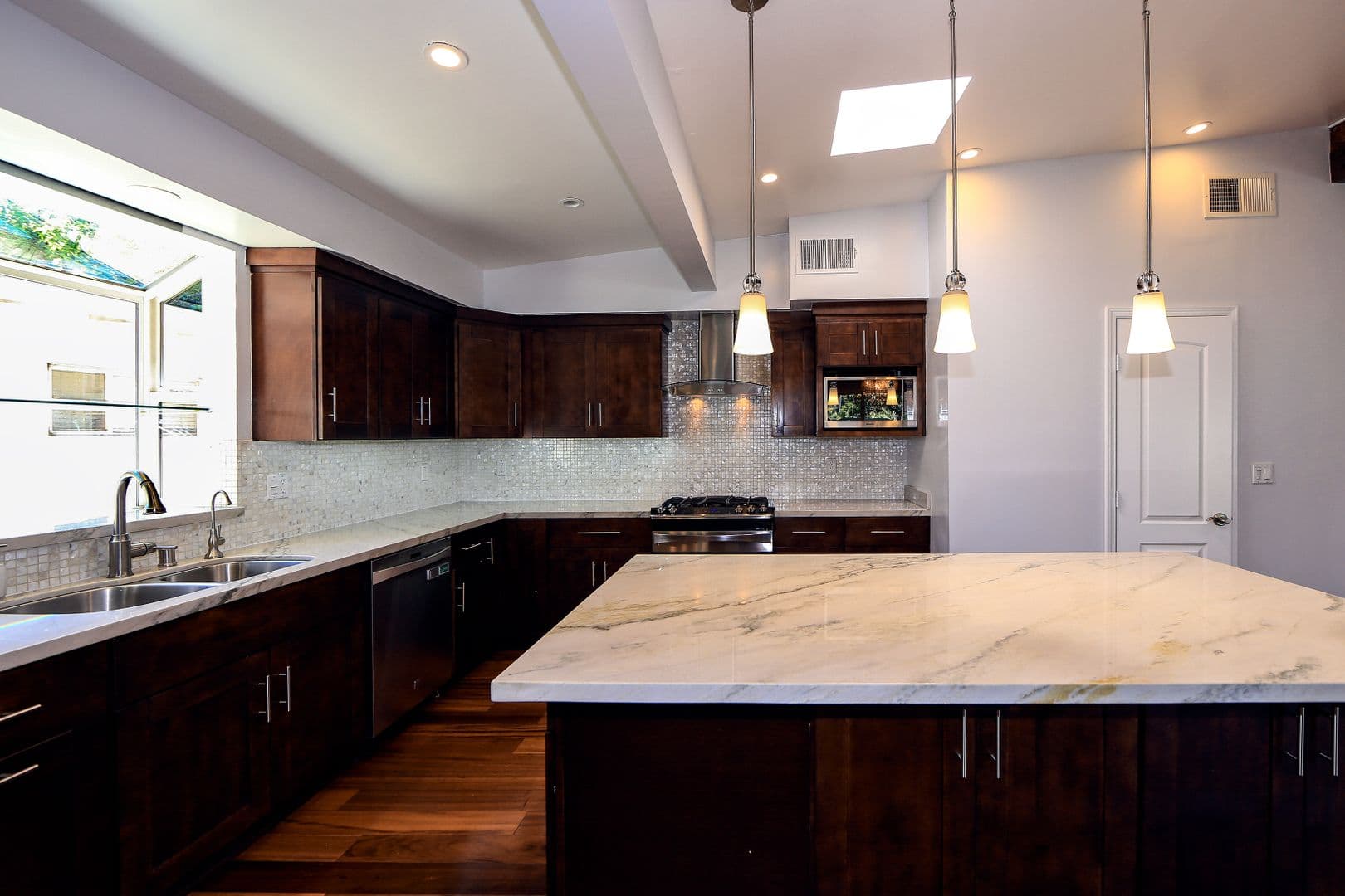 Encino House: 5754 Wish Ave