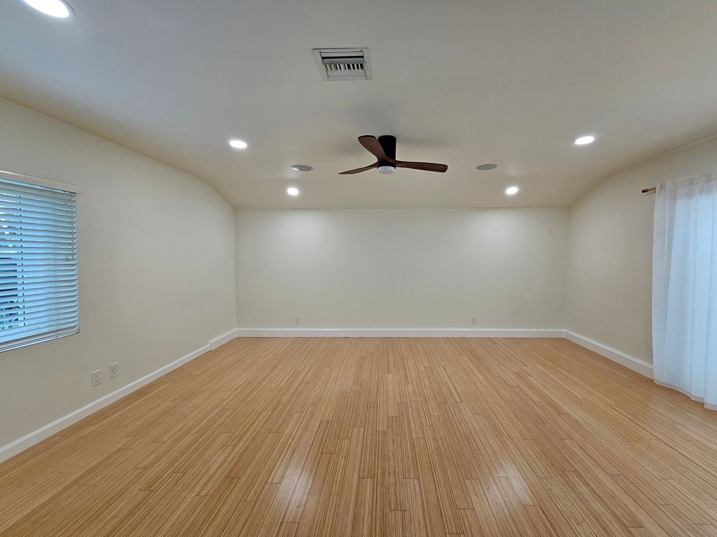 Woodland Hills House: 4559 Don Pio Dr