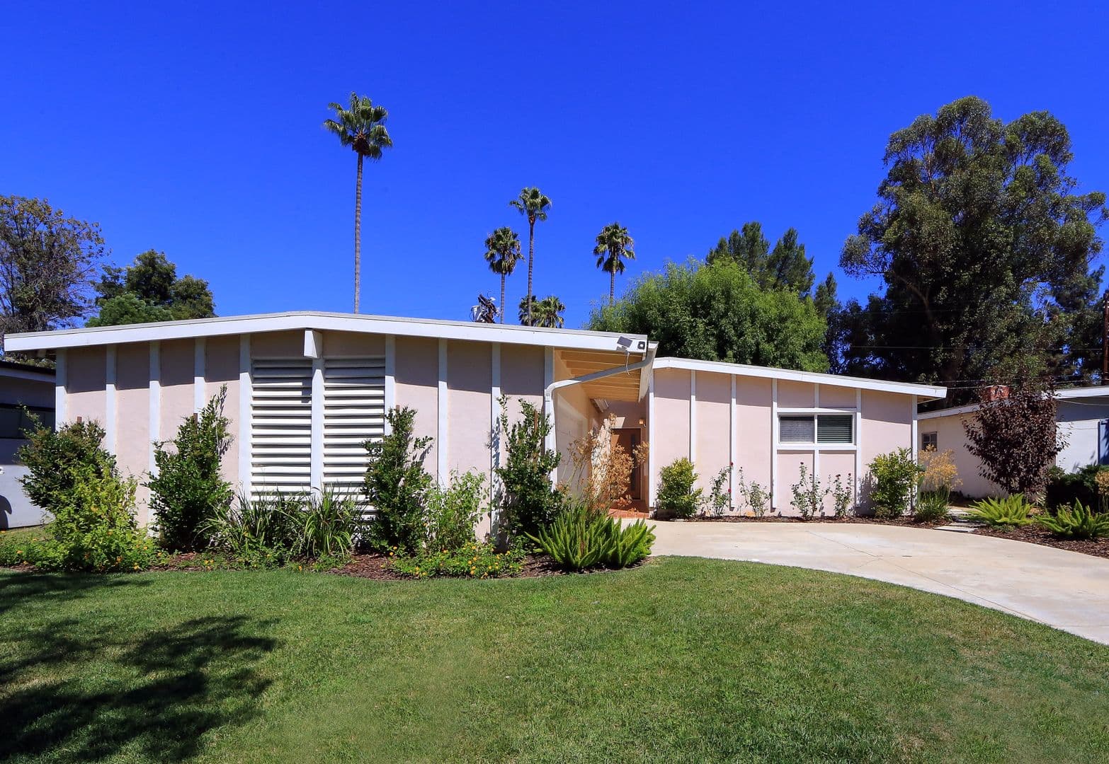 Encino House: 5754 Wish Ave