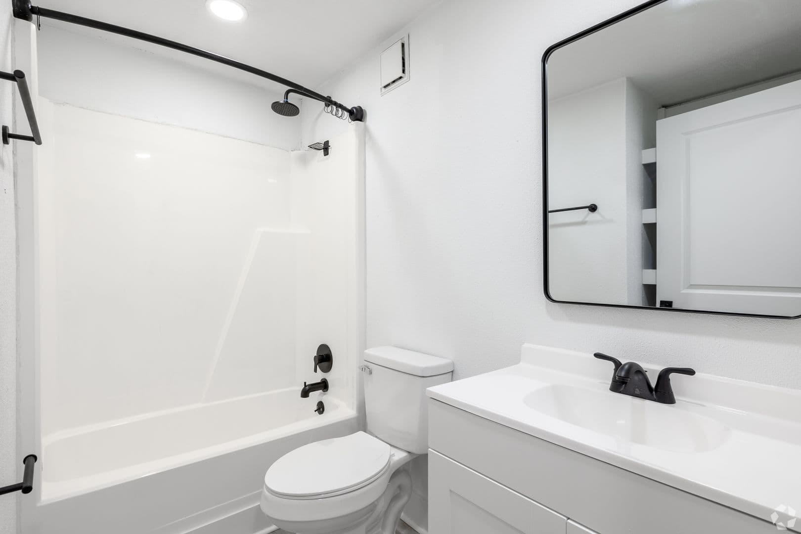 Lexington Apartment: 2170 Fort Harrods Rd