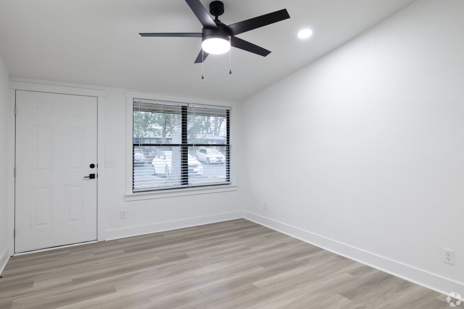 Lexington Apartment: 2170 Fort Harrods Rd