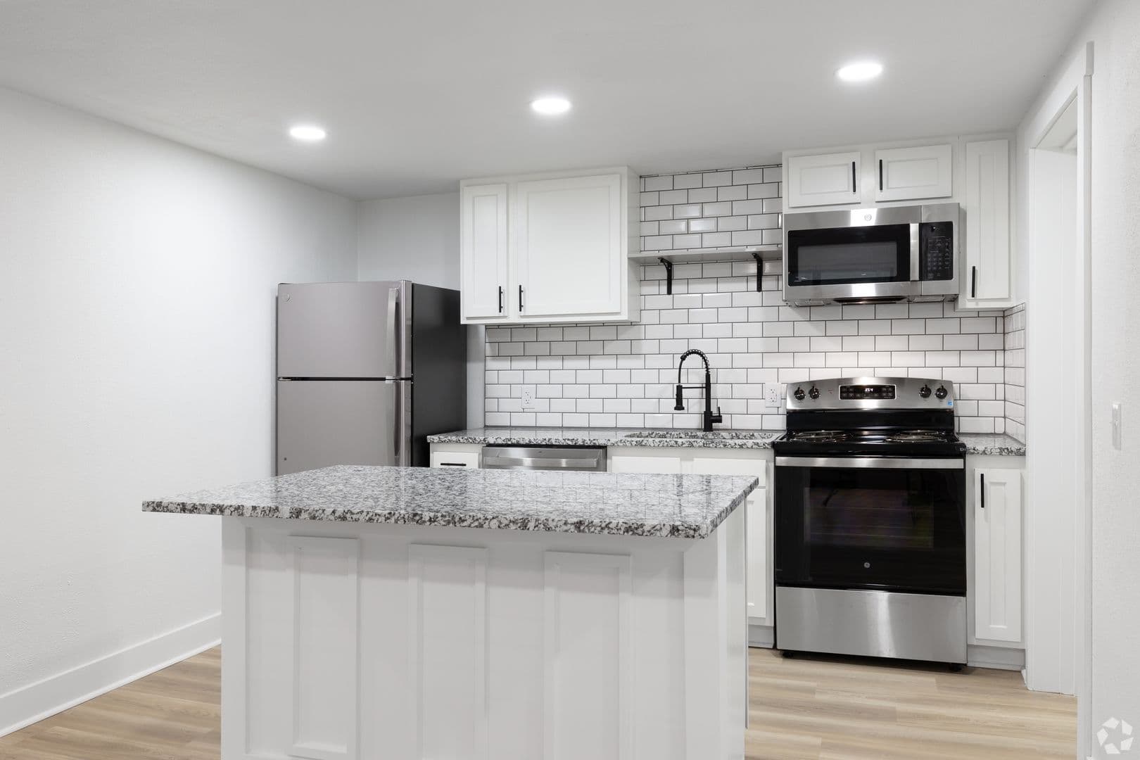 Lexington Apartment: 2170 Fort Harrods Rd