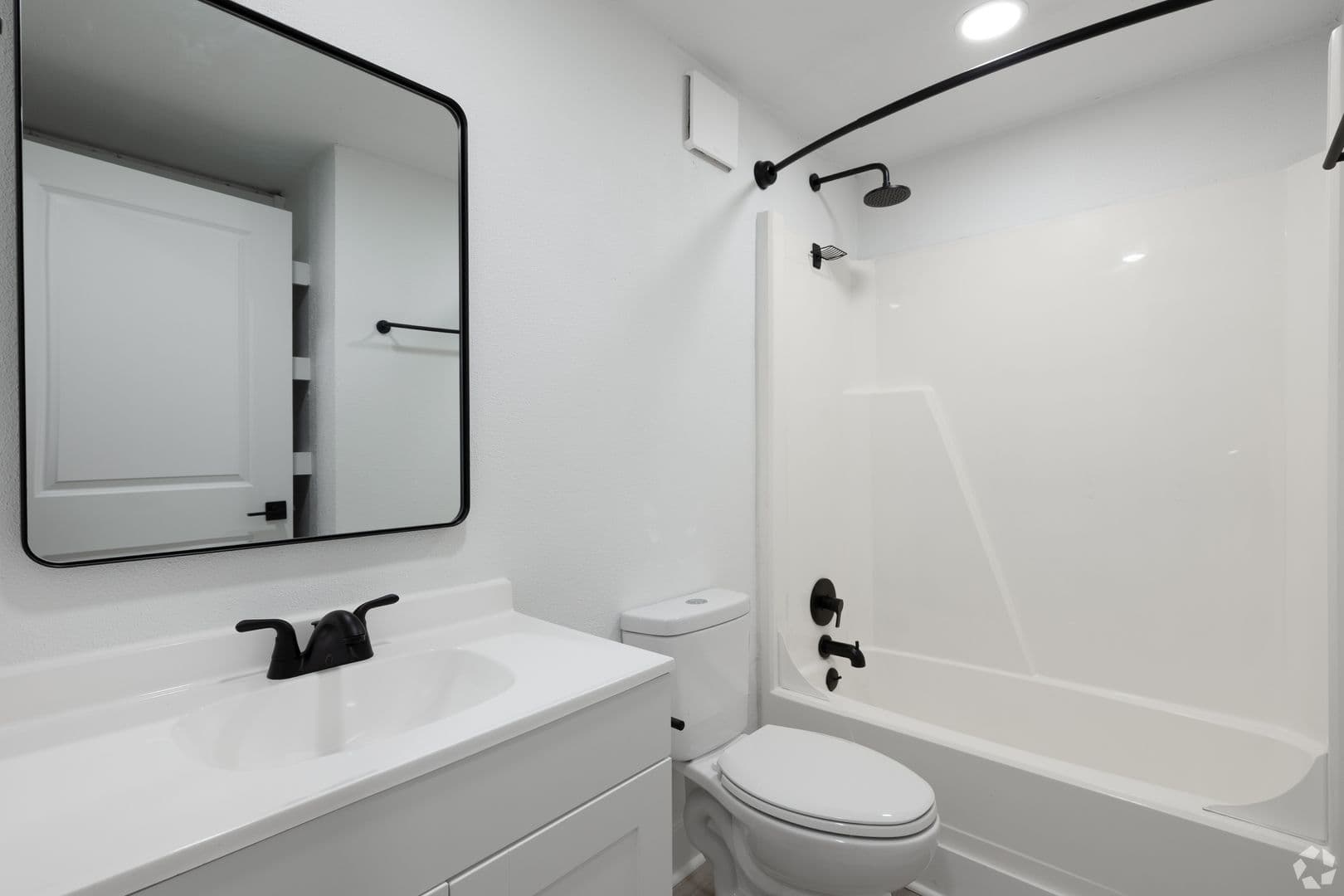 Lexington Apartment: 2170 Fort Harrods Rd