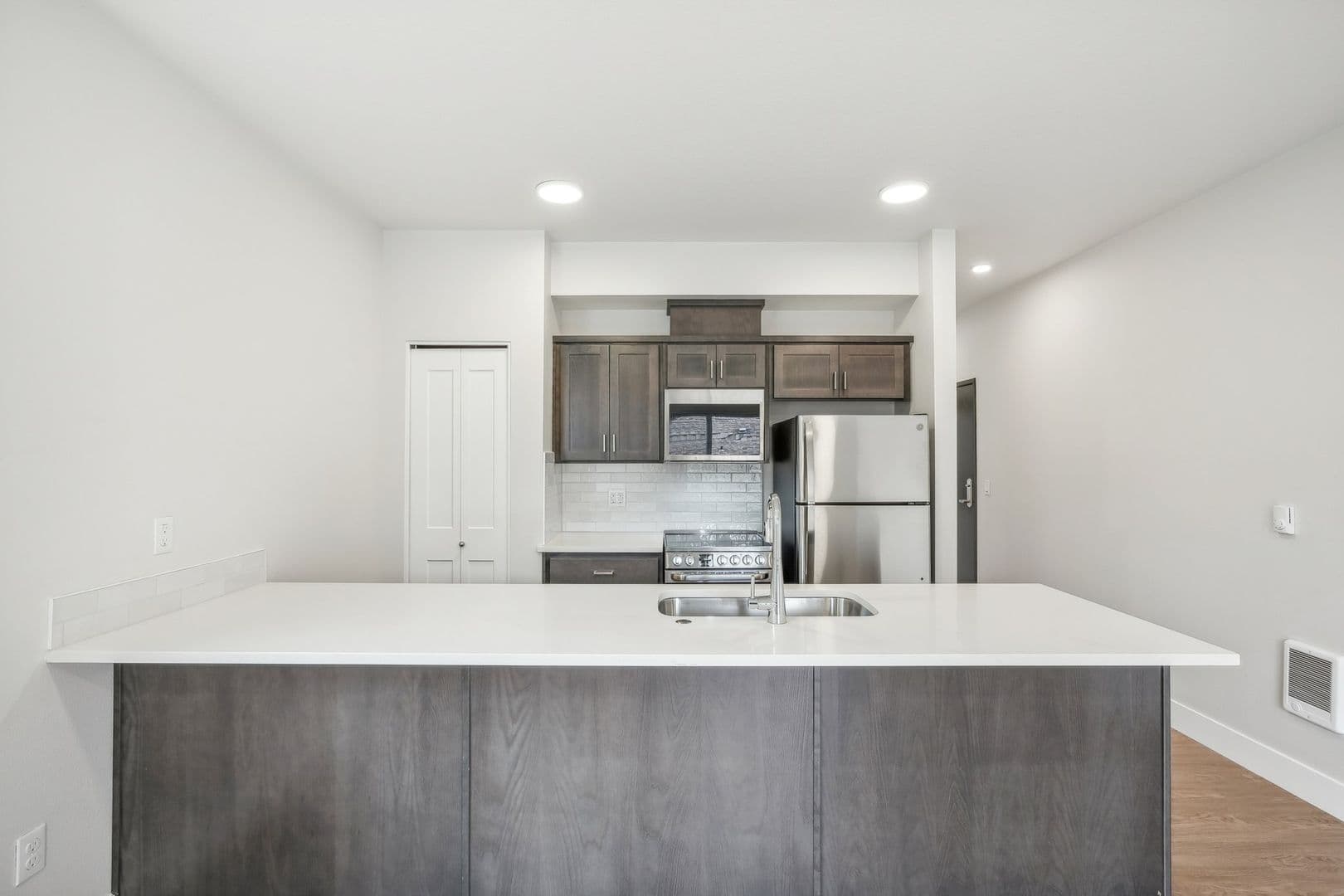 Portland Apartment: 4775 NE 107th Avenue