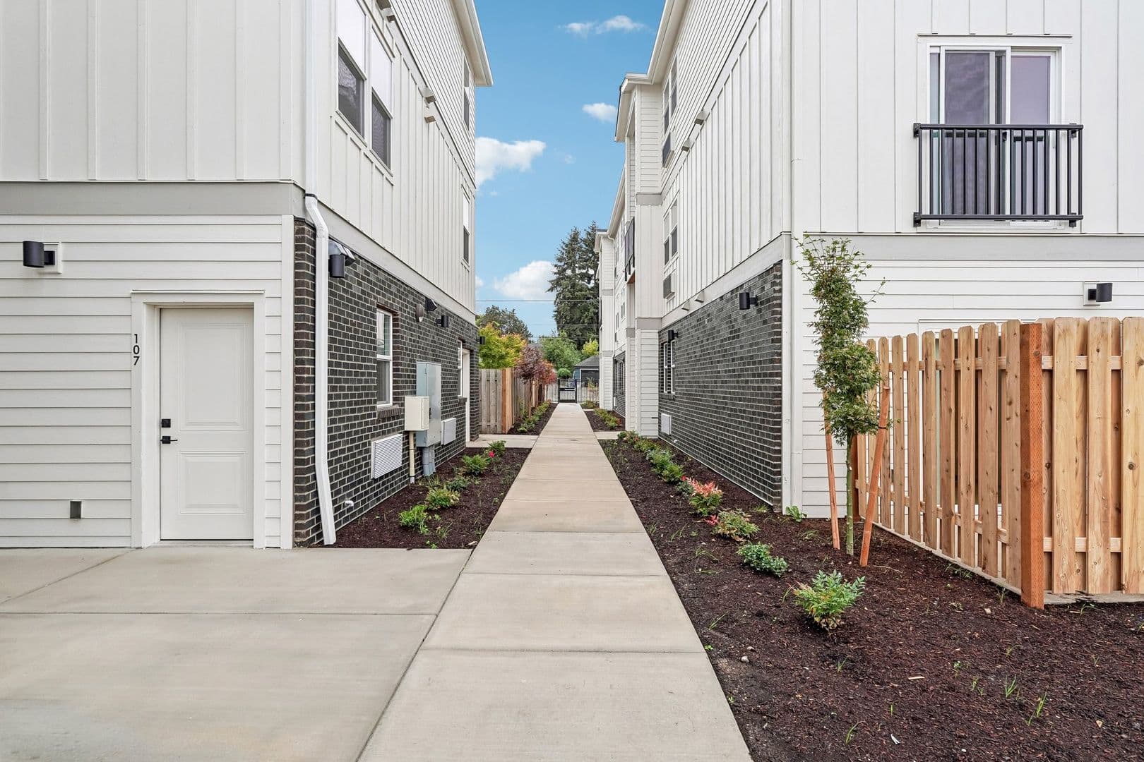 Portland Apartment: 4381 NE Prescott Street