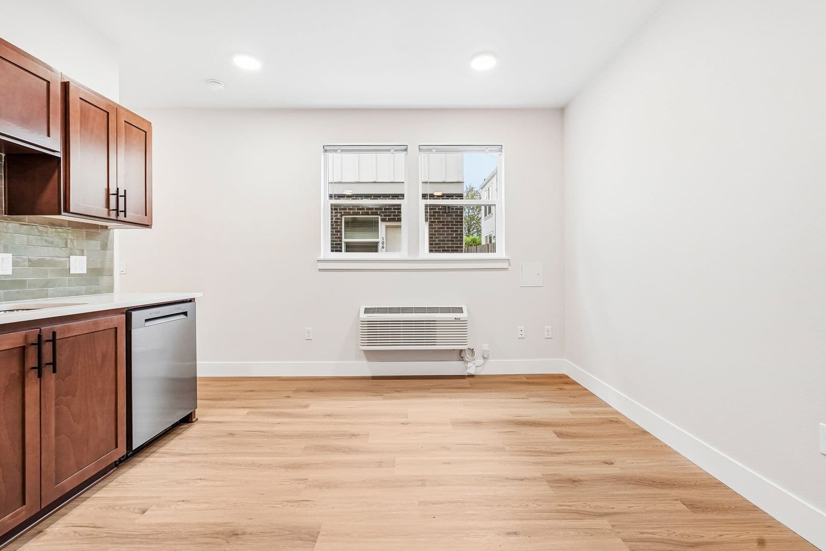 Portland Apartment: 4381 NE Prescott Street