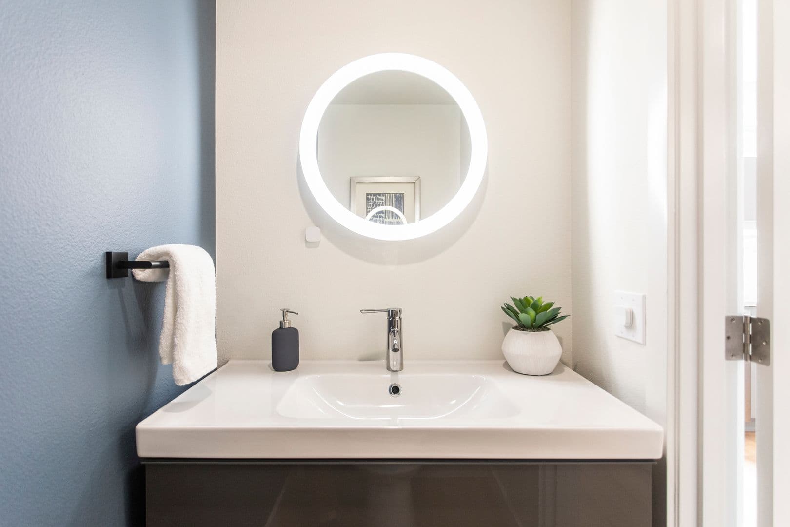 Portland Apartment: 5115 E Burnside Street