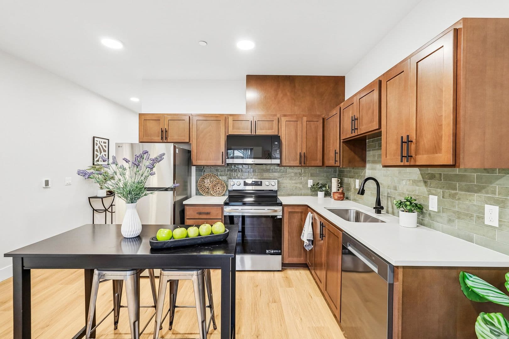 Portland Apartment: 4381 NE Prescott Street