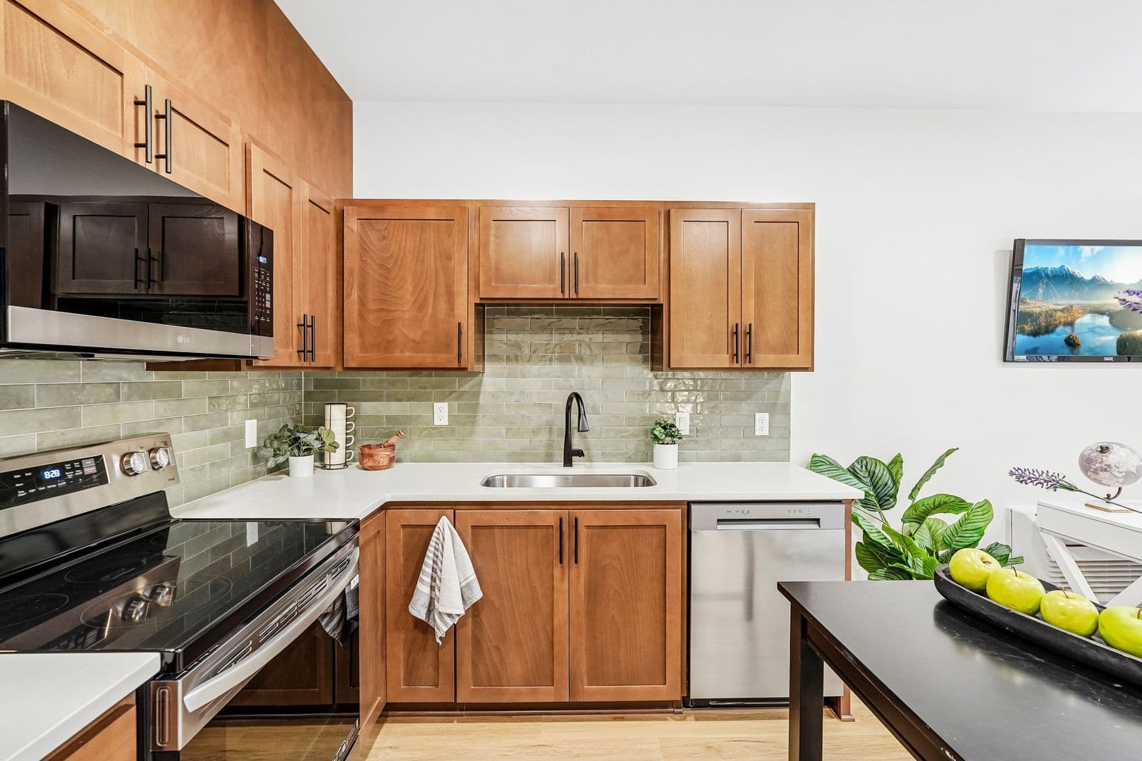 Portland Apartment: 4381 NE Prescott Street