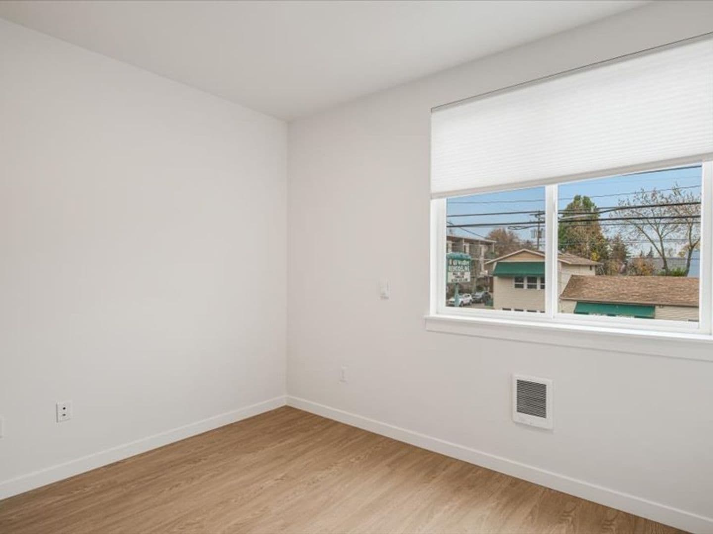Portland Apartment: 5042 NE Fremont St