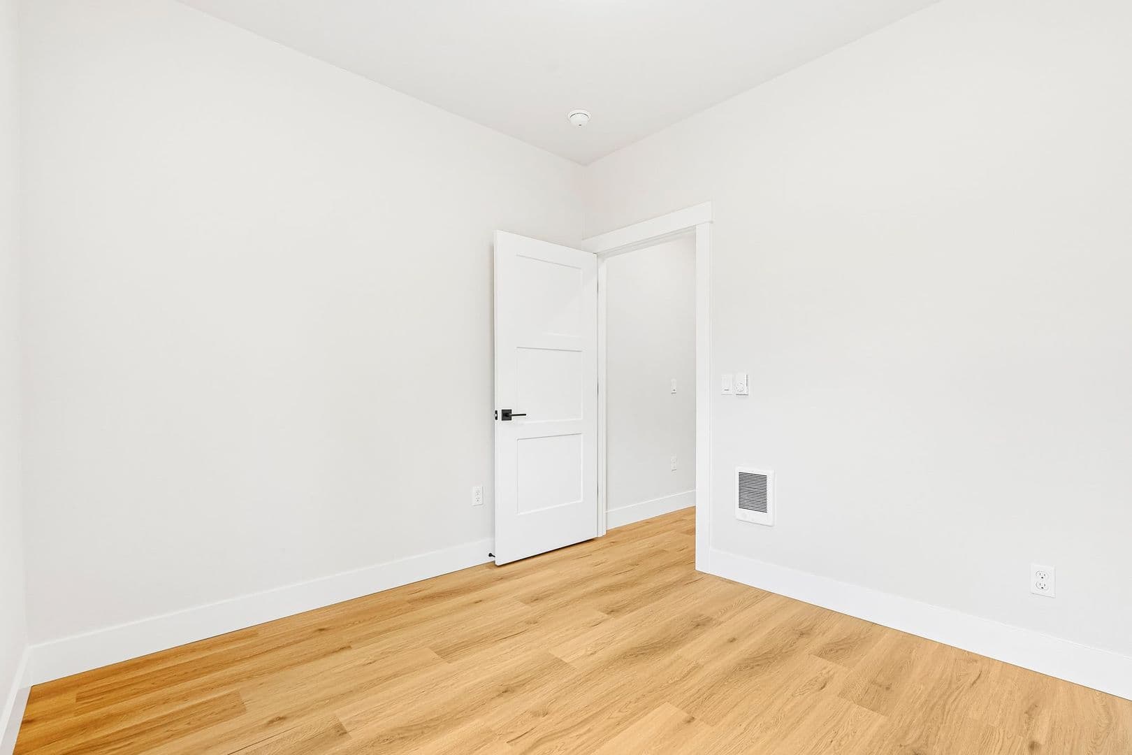 Portland Apartment: 4381 NE Prescott Street