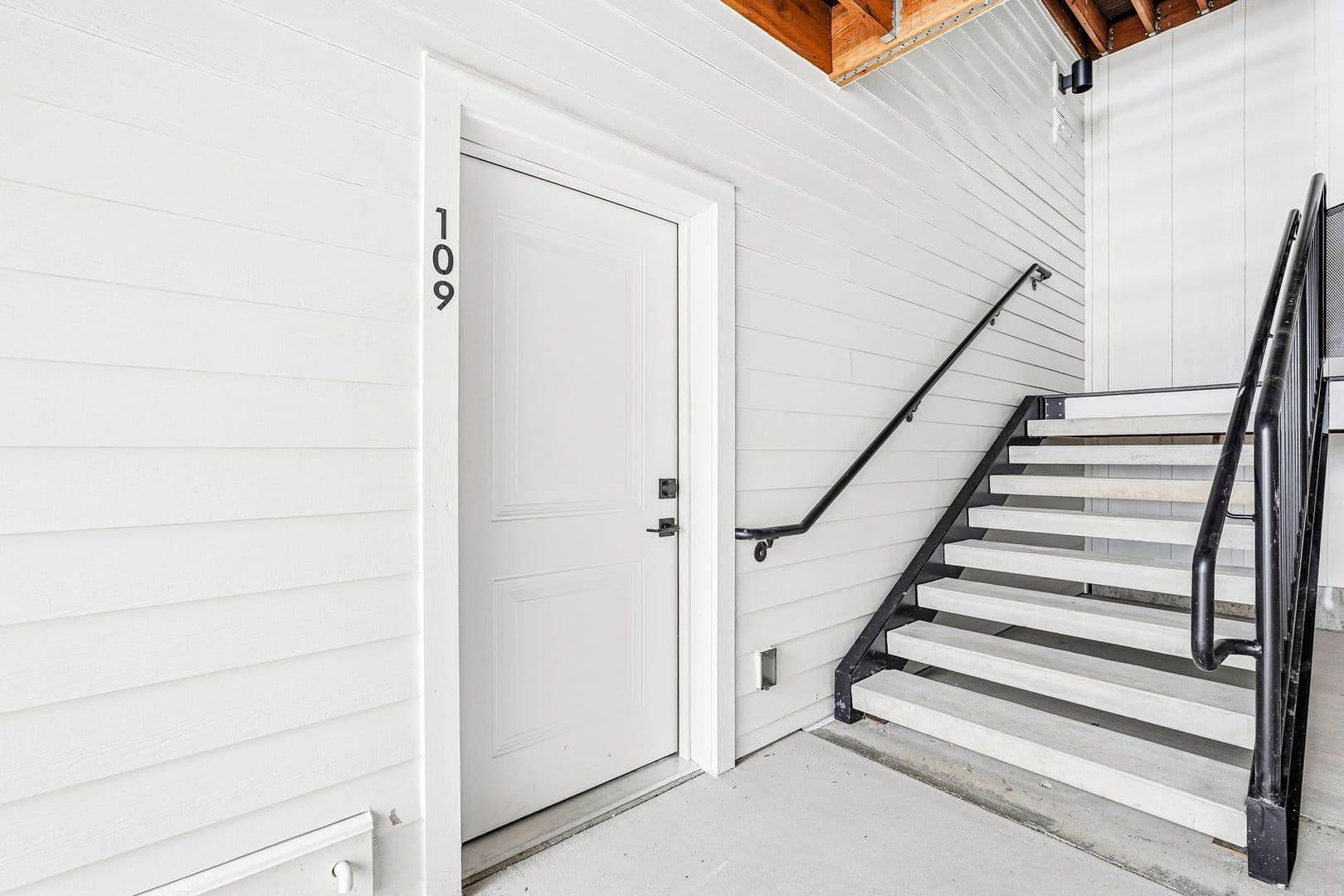 Portland Apartment: 4381 NE Prescott Street