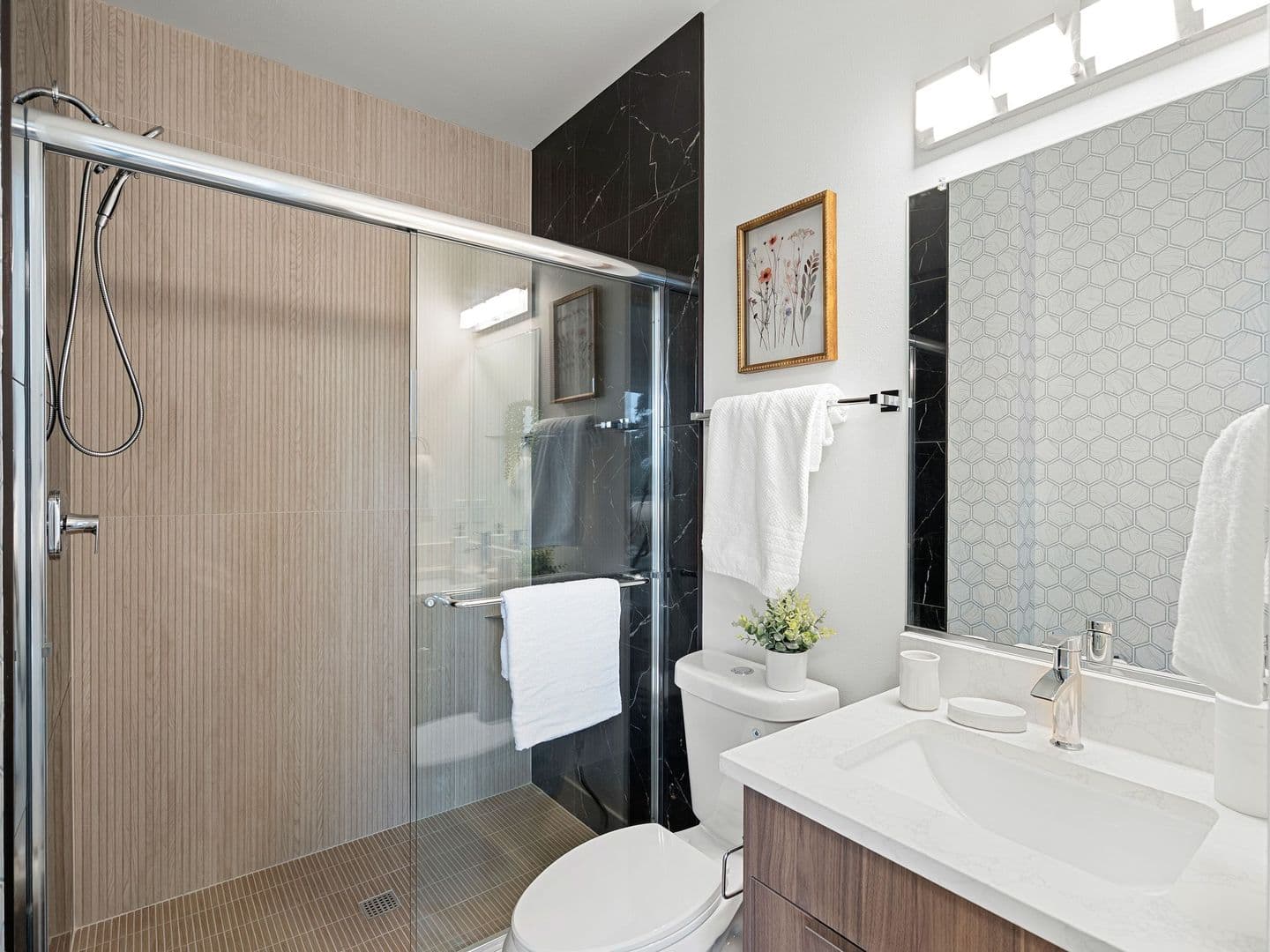 Portland Apartment: 4578-4590 SE Carlton Street