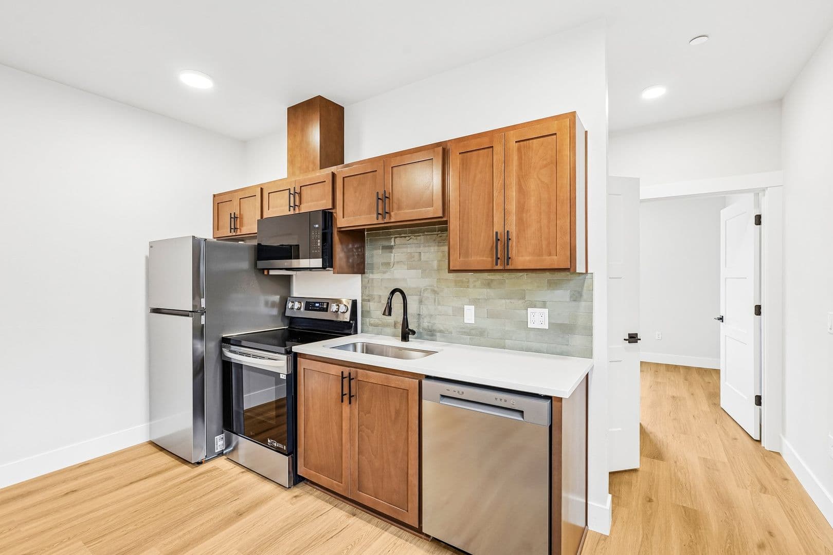 Portland Apartment: 4381 NE Prescott Street