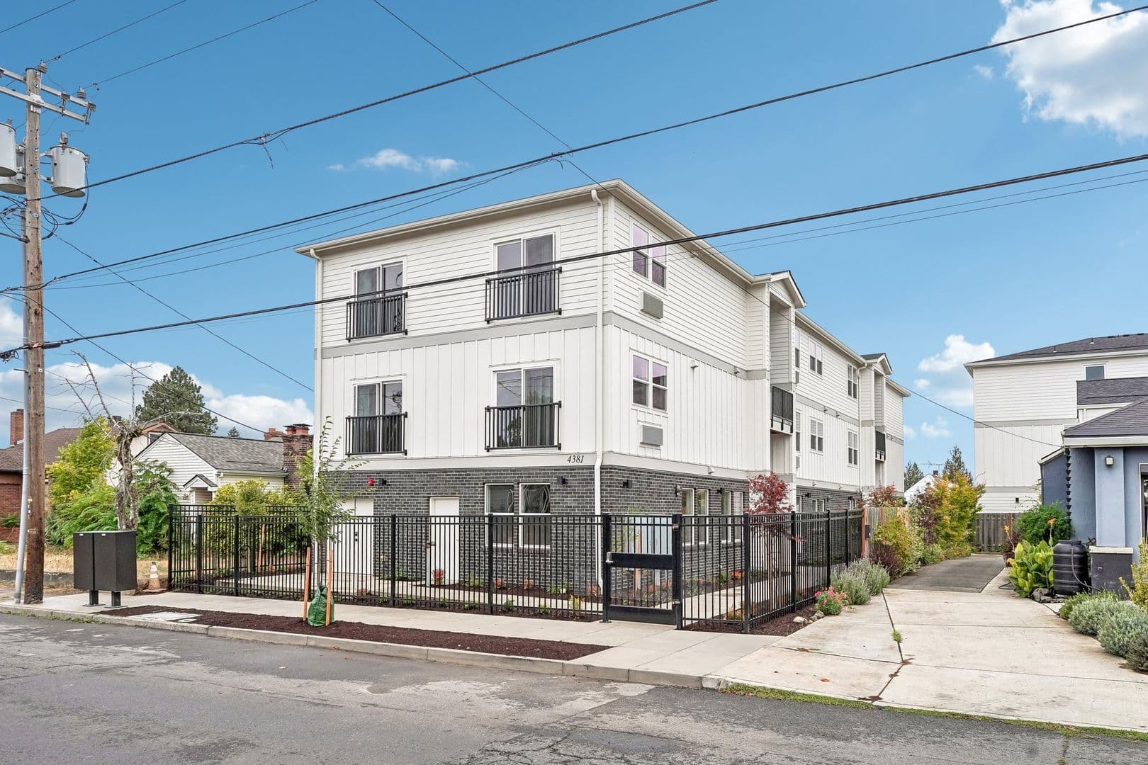 Portland Apartment: 4381 NE Prescott Street