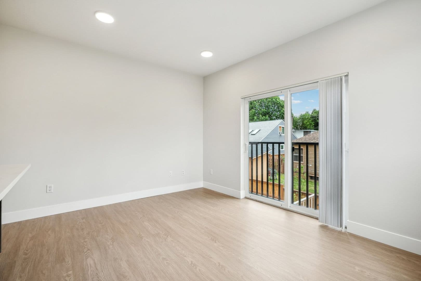 Portland Apartment: 4775 NE 107th Avenue